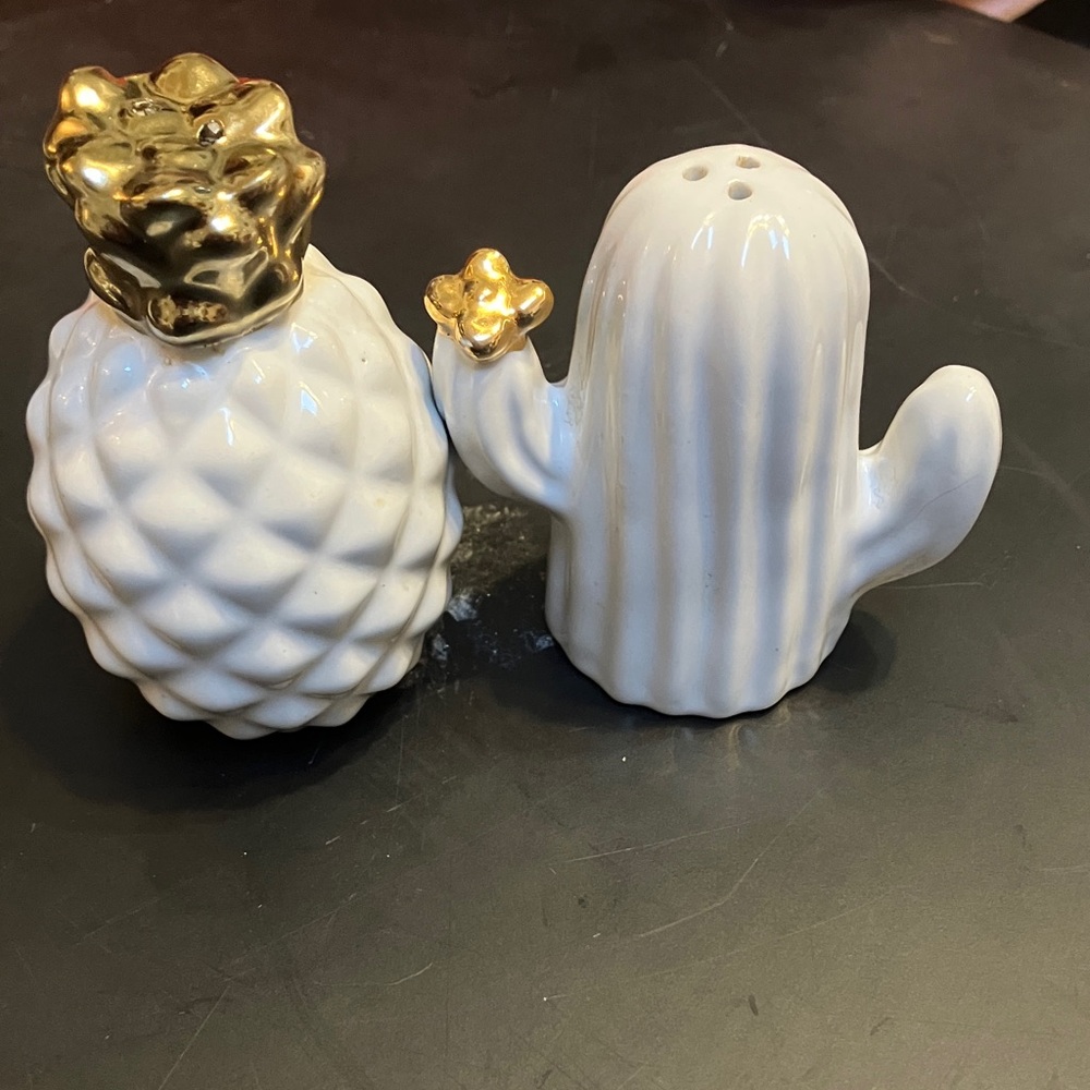 Elegant Gold and White Salt and Pepper Shaker Set